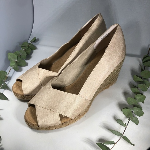 *WHITE MOUNTAIN* Ivory Matador Espadrille Wedges - Picture 2 of 8